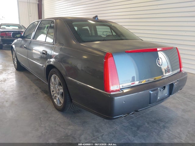 2011 CADILLAC DTS 1G6KP5ES1BU148250 Photo 2