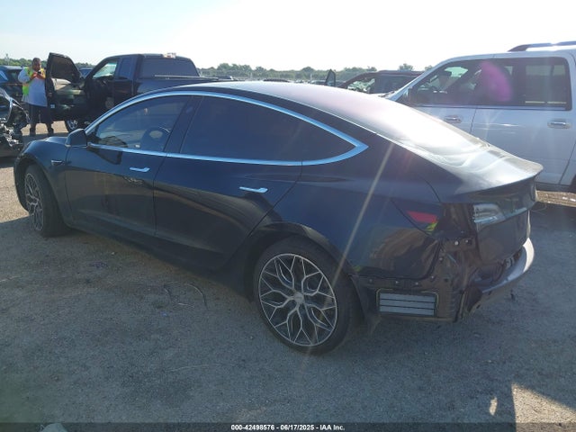 2018 TESLA MODEL 3 5YJ3E1EA7JF007617 Photo 2