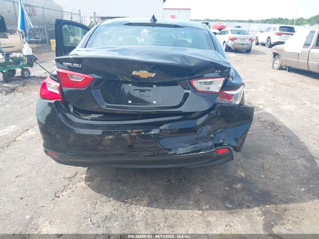 1G1ZD5ST7SF130818 Chevrolet Malibu Fwd 1lt