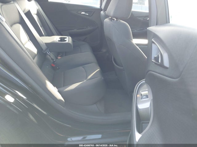 1G1ZD5ST7SF130818 Chevrolet Malibu Fwd 1lt