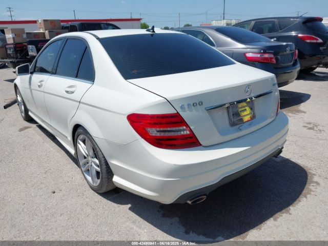 2012 MERCEDES-BENZ C 300 WDDGF8BB3CR195687 Photo 2