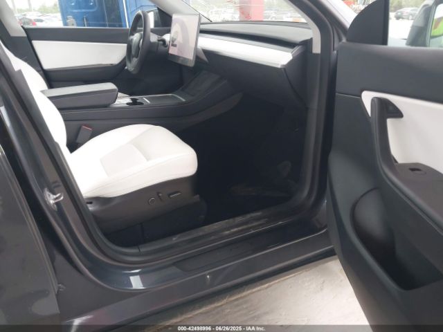 2021 TESLA MODEL Y 5YJYGDEE3MF140335 Photo 4