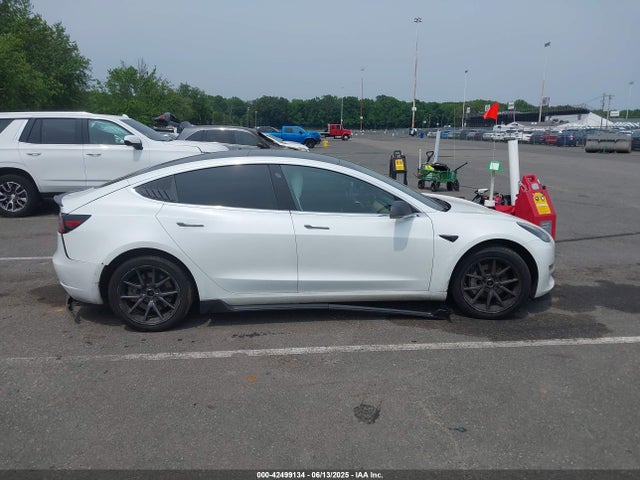 5YJ3E1EB2KF452003 Tesla MODEL 3