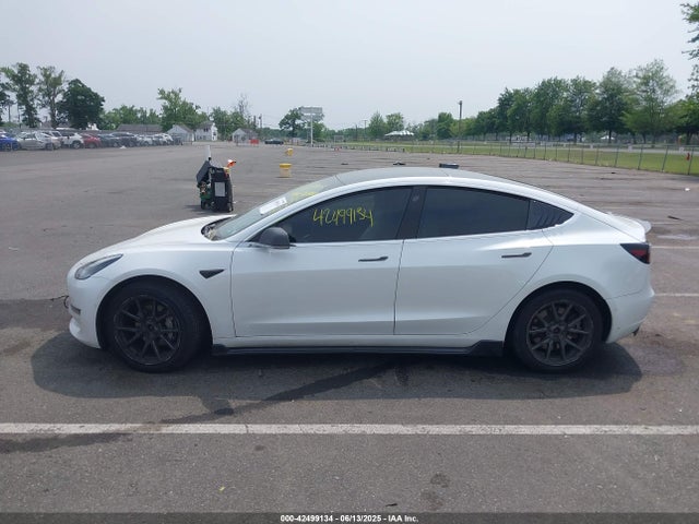 5YJ3E1EB2KF452003 Tesla MODEL 3