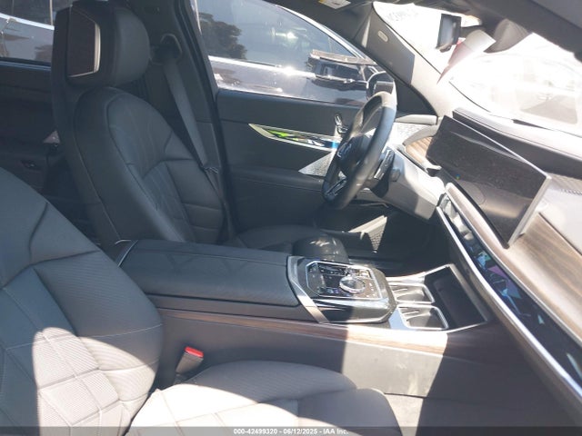 BMW 750e 2024 WBA43EH07RCP32323 Image 5