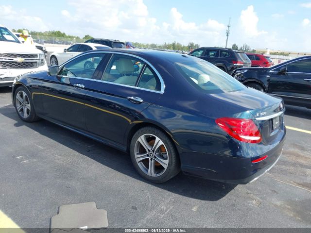 2018 MERCEDES-BENZ E 300 WDDZF4JB2JA460520 Photo 2