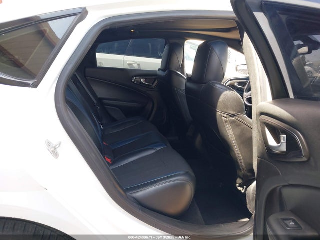 Chrysler 2016 2016 1C3CCCBB3GN160783 Image 8