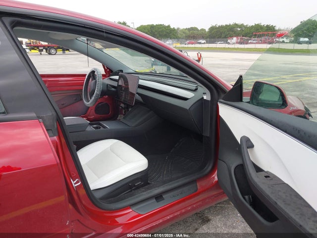 42499684 :رقم المزاد ، 5YJ3E1EA2SF881830 vin ، 2025 Tesla Model 3 Long Range Rear-wheel Drive مزاد بيع