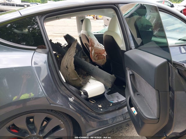 2023 TESLA MODEL Y 7SAYGDEF3PF801796 Photo 7