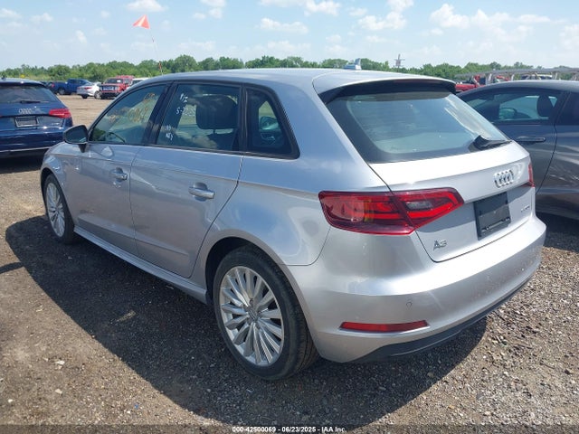 2016 AUDI A3 E-TRON WAUUPBFF8GA051946 Photo 2