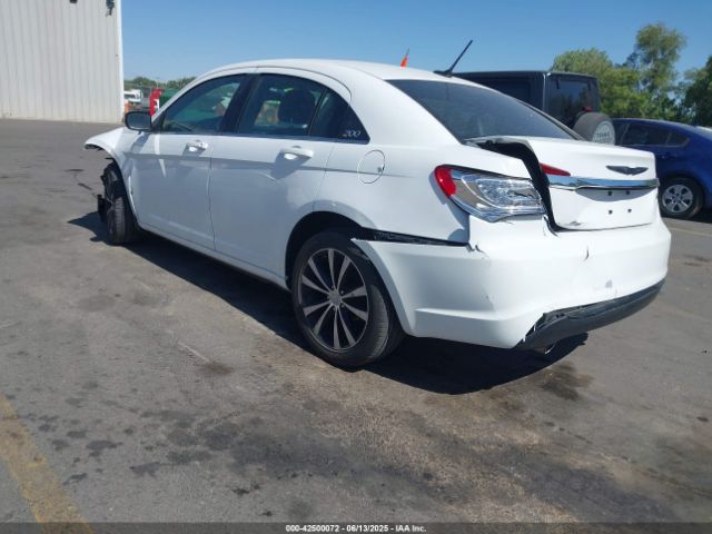 2014 CHRYSLER 200 1C3CCBCG8EN134827 Photo 2