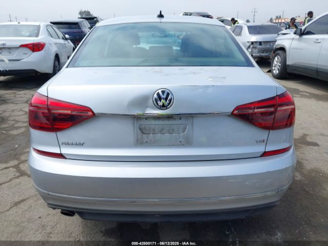1VWDT7A38HC066443 Volkswagen 1.8 tsi