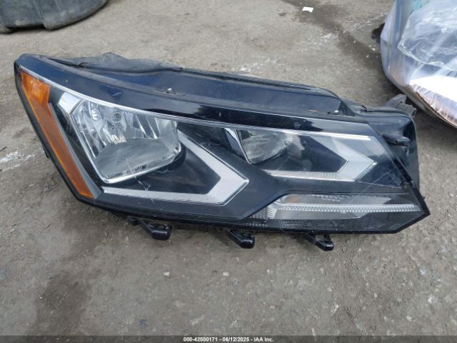 1VWDT7A38HC066443 Volkswagen 1.8 tsi