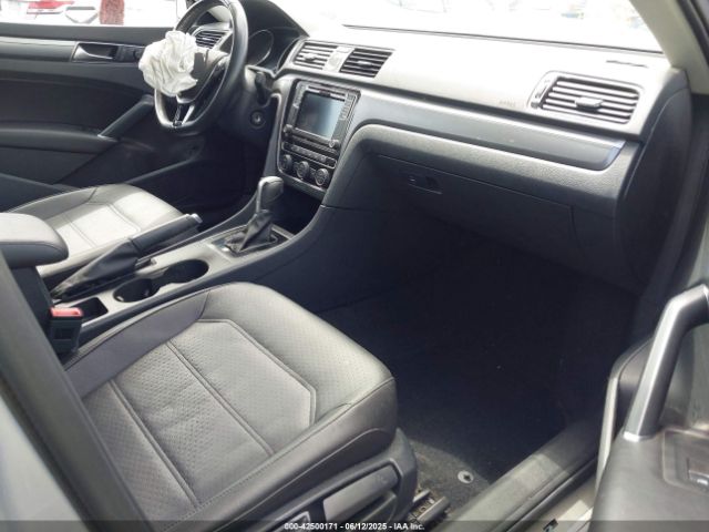 1VWDT7A38HC066443 Volkswagen 1.8 tsi