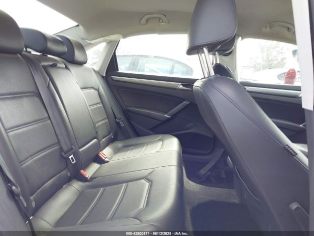 1VWDT7A38HC066443 Volkswagen 1.8 tsi