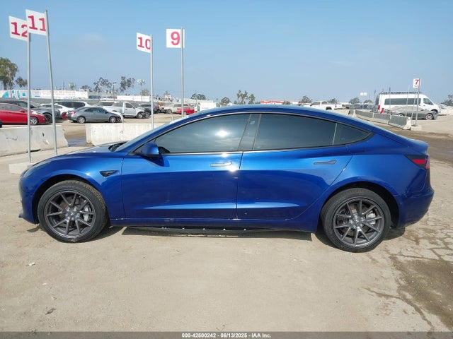 5YJ3E1EB1NF189698 Tesla MODEL 3