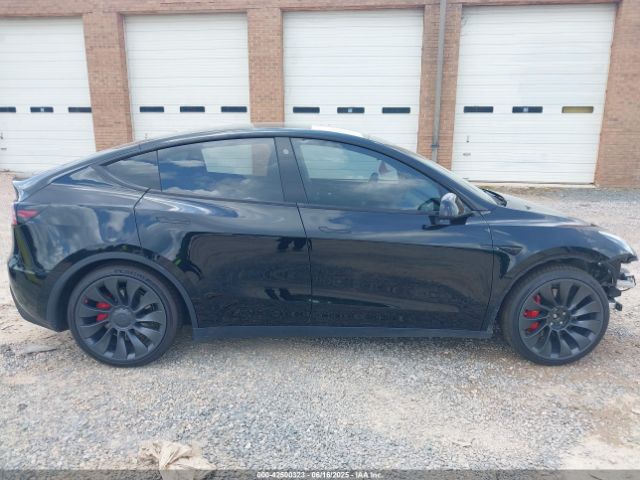 7SAYGDEF3NF328009 Tesla Model Y