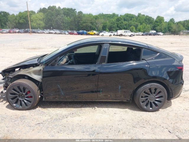 7SAYGDEF3NF328009 Tesla Model Y