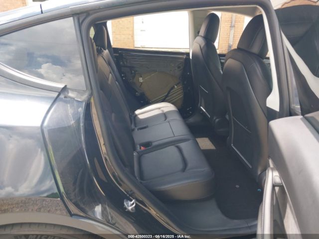 7SAYGDEF3NF328009 Tesla Model Y