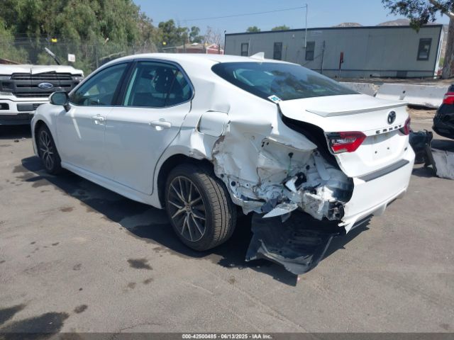 2021 TOYOTA CAMRY 4T1G11AKXMU498364 Photo 2