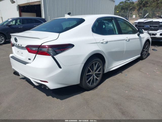 2021 TOYOTA CAMRY 4T1G11AKXMU498364 Photo 3
