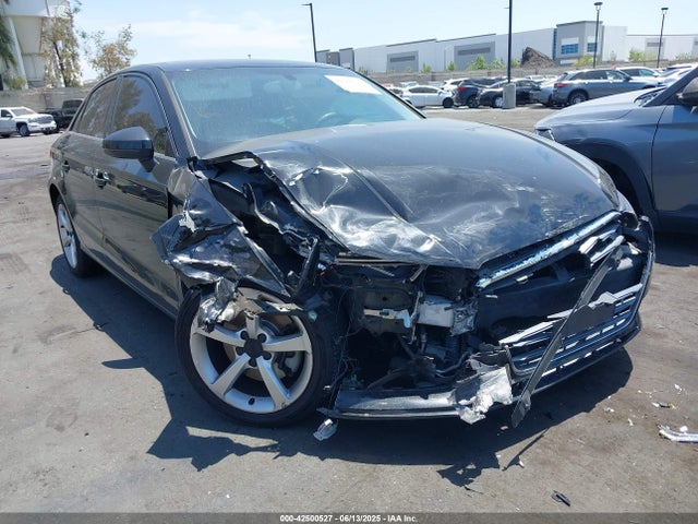 2015 AUDI A3 WAUACGFF8F1028239 Photo 0