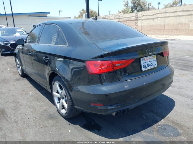 2015 AUDI A3 WAUACGFF8F1028239 Photo 2