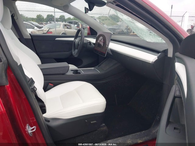 2024 TESLA MODEL Y 7SAYGDEE4RA285391 Photo 4