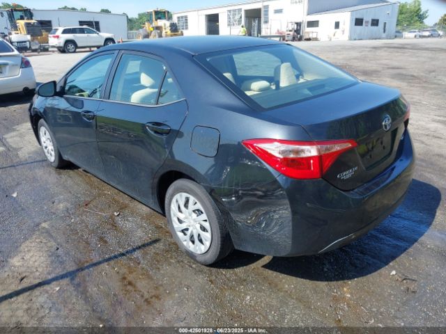 2018 TOYOTA COROLLA 5YFBURHEXJP828369 Photo 2