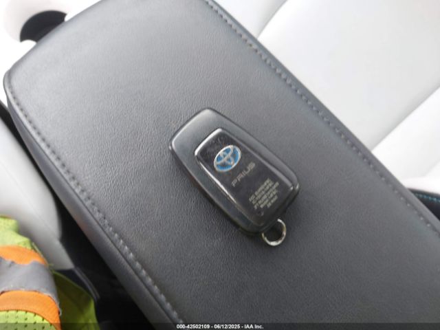 JTDKARFU3H3046467 Toyota Prius Four