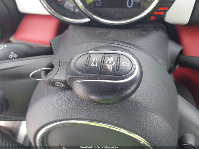 2016 MINI HARDTOP WMWXU1C5XG2A93835 Photo 10