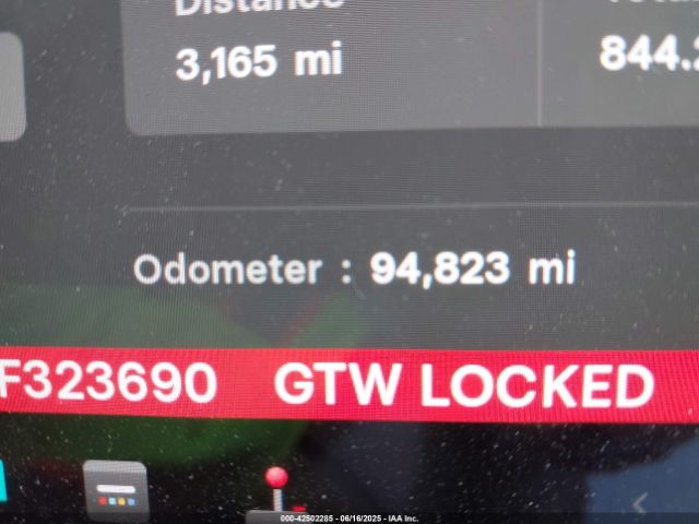 5YJ3E1EA6KF323690 Tesla MODEL 3