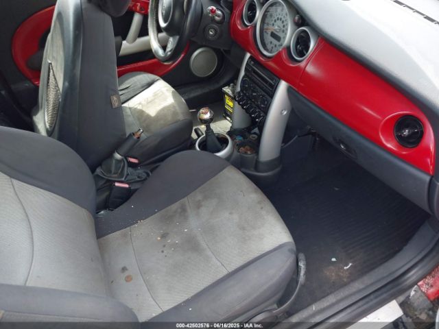 2005 MINI COOPER WMWRF33445TF61684 Photo 4