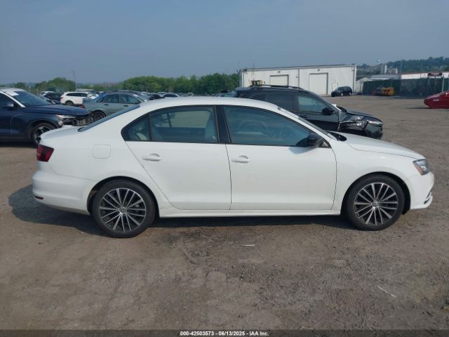 3VWD17AJ2GM268762 Volkswagen Jetta 1.8t Sport