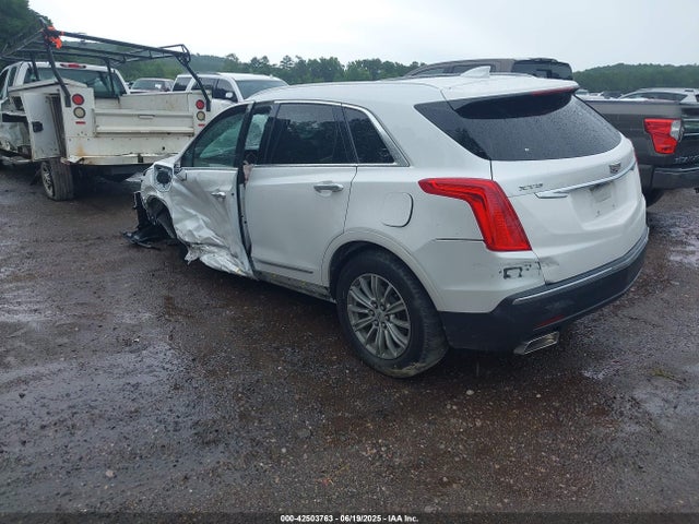 2017 CADILLAC XT5 1GYKNBRS2HZ256426 Photo 2