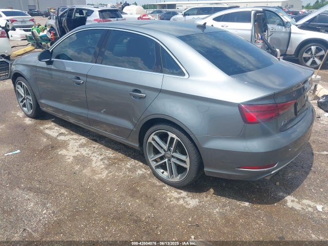 2019 AUDI A3 WAUAUGFF8K1025137 Photo 2