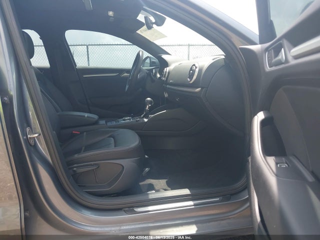 2019 AUDI A3 WAUAUGFF8K1025137 Photo 4