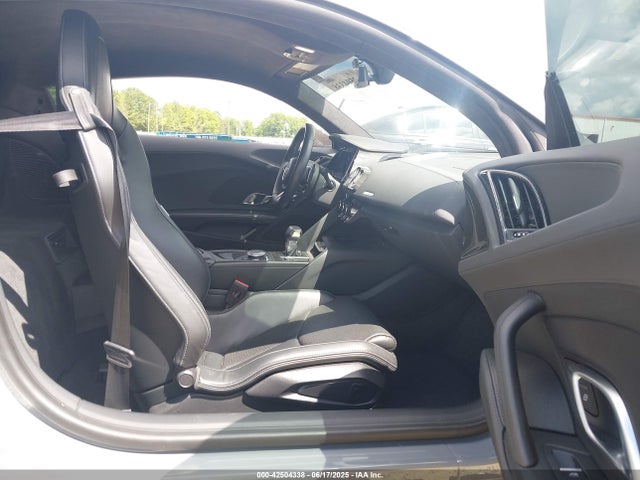 2018 AUDI R8 WUAKBAFX9J7900159 Photo 4