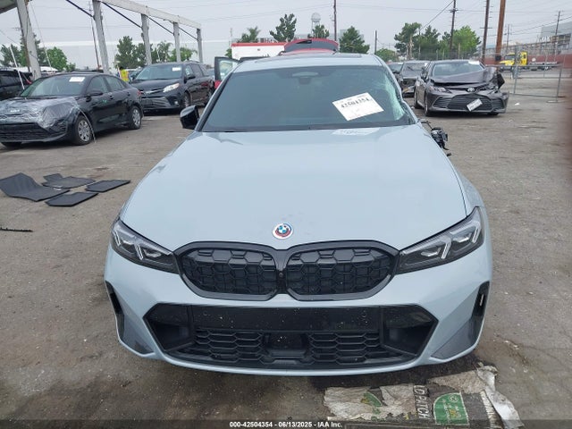 3MW49FF08P8C88221 BMW 2023