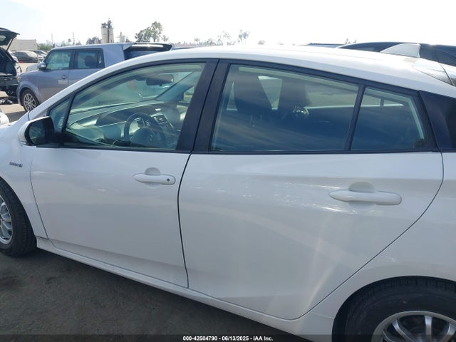 JTDKAMFU6N3177732 Toyota Prius Nightshade