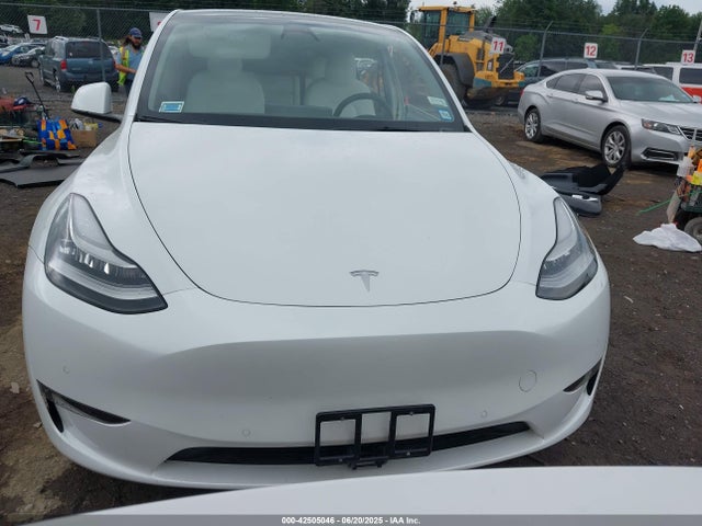 7SAYGAEE1NF467562 Tesla Model Y