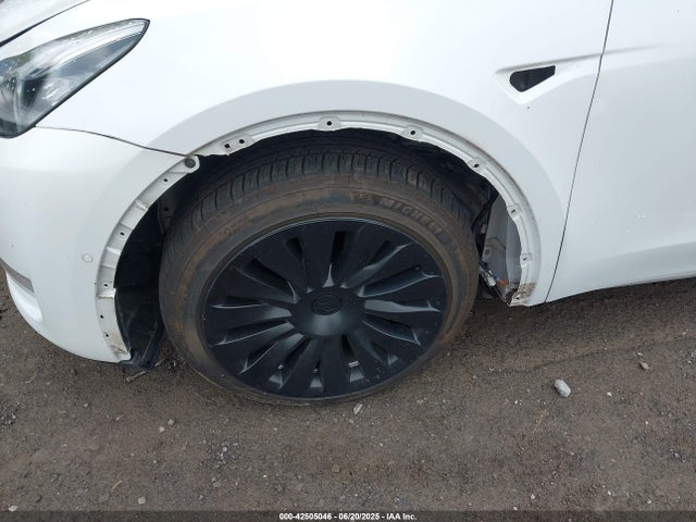 7SAYGAEE1NF467562 Tesla Model Y