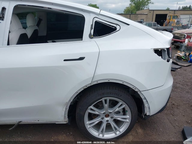 7SAYGAEE1NF467562 Tesla Model Y