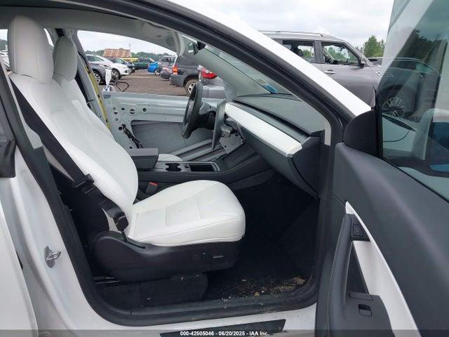 7SAYGAEE1NF467562 Tesla Model Y