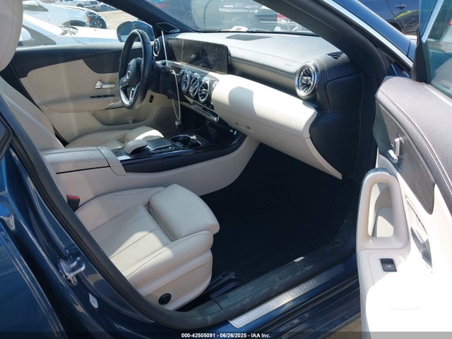 W1K5J4GB9PN332040 Mercedes-Benz m260