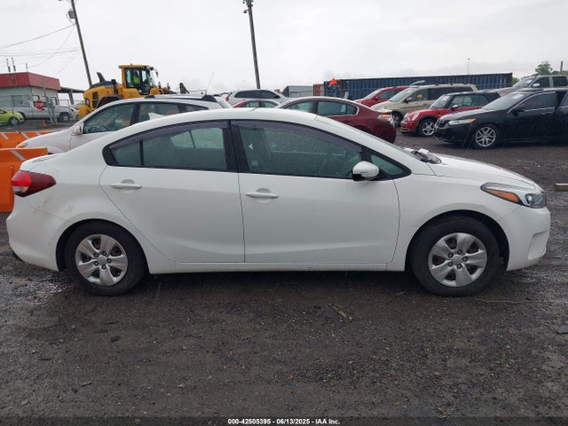3KPFK4A7XJE228815 KIA FORTE LX