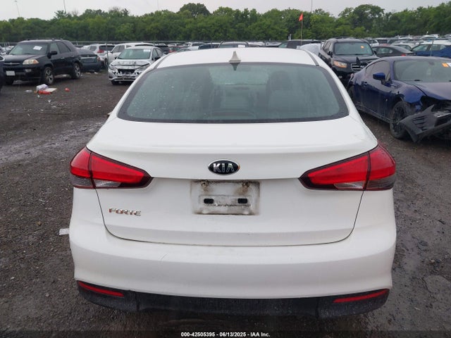 3KPFK4A7XJE228815 KIA FORTE LX