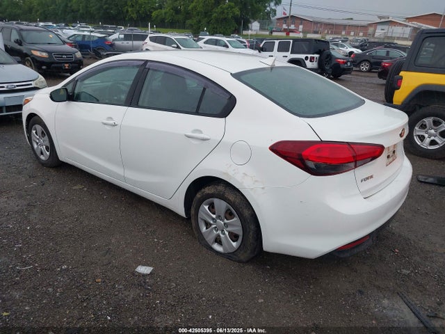 3KPFK4A7XJE228815 KIA FORTE LX