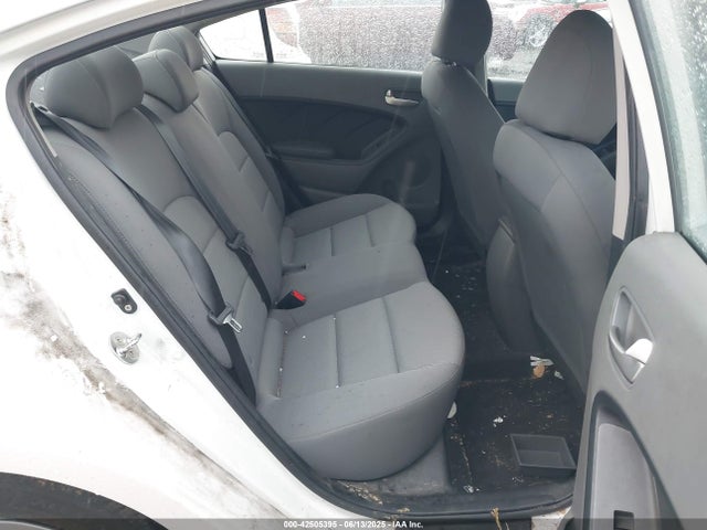 3KPFK4A7XJE228815 KIA FORTE LX