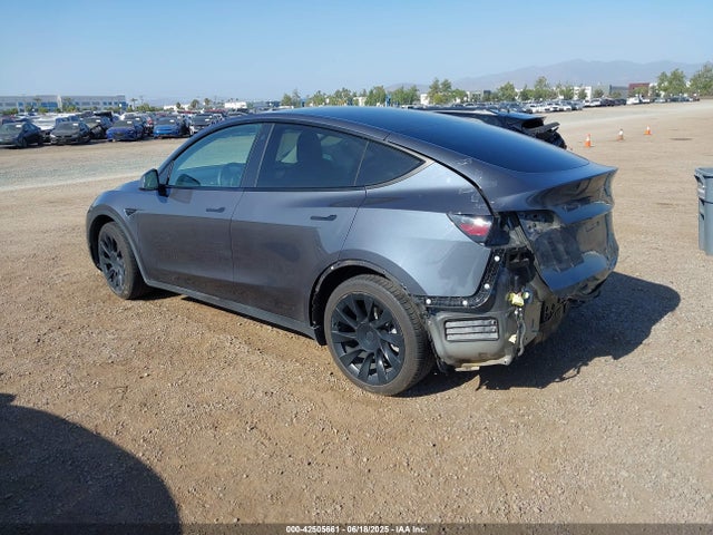 2021 TESLA MODEL Y 5YJYGDEE0MF098108 Photo 2